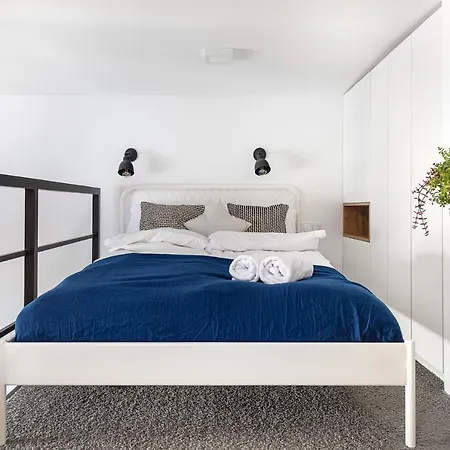 Loft-style With Entresol Near Metro